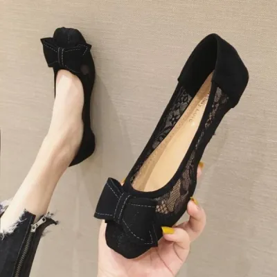 絶対可愛い シンプル 透かし彫り リボン付き ブラック 黑 ホワイト 白 フラットシューズ fashion ootd カジュアルコーデ ファッション コーディネート 今日のコーデ coordinate トレンドコーデ 着回しコーデ 大人コー