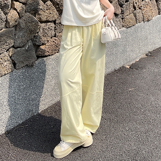 イエロー